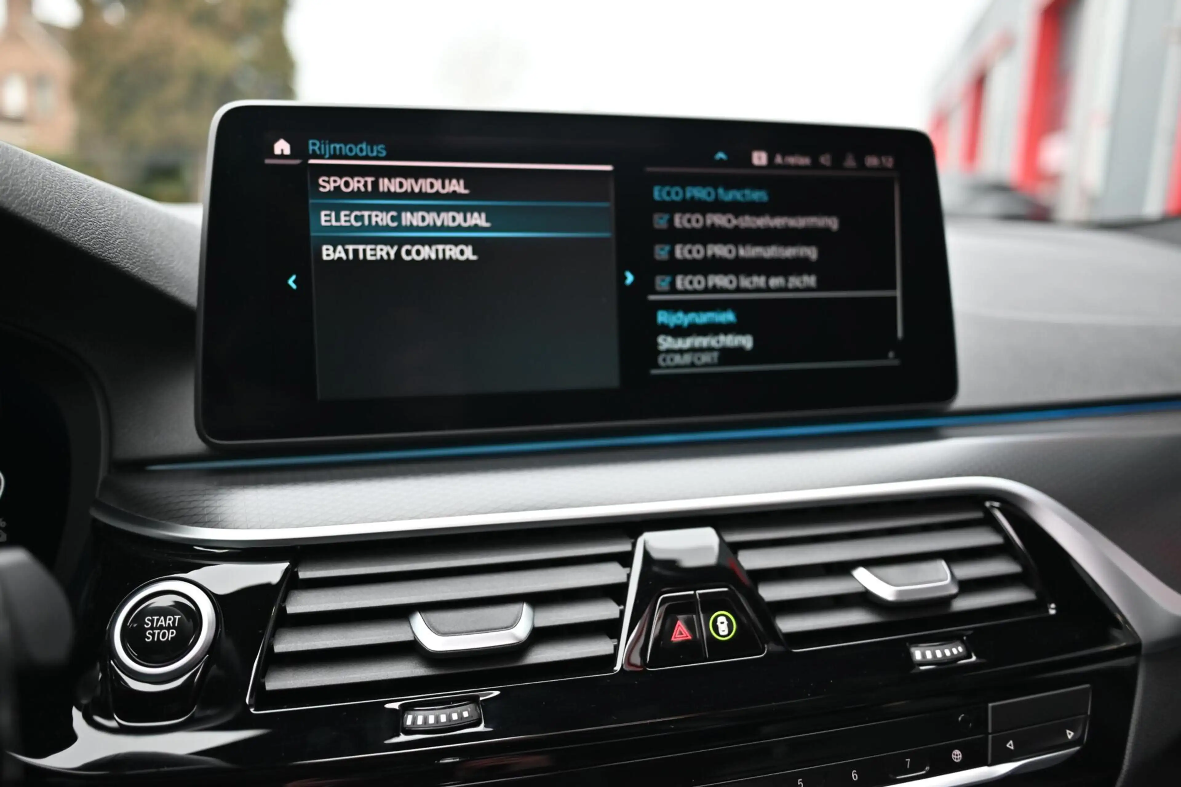 BMW 530 5-serie Touring 530e xDrive M-Sport | Pano | 20'' — photo 39