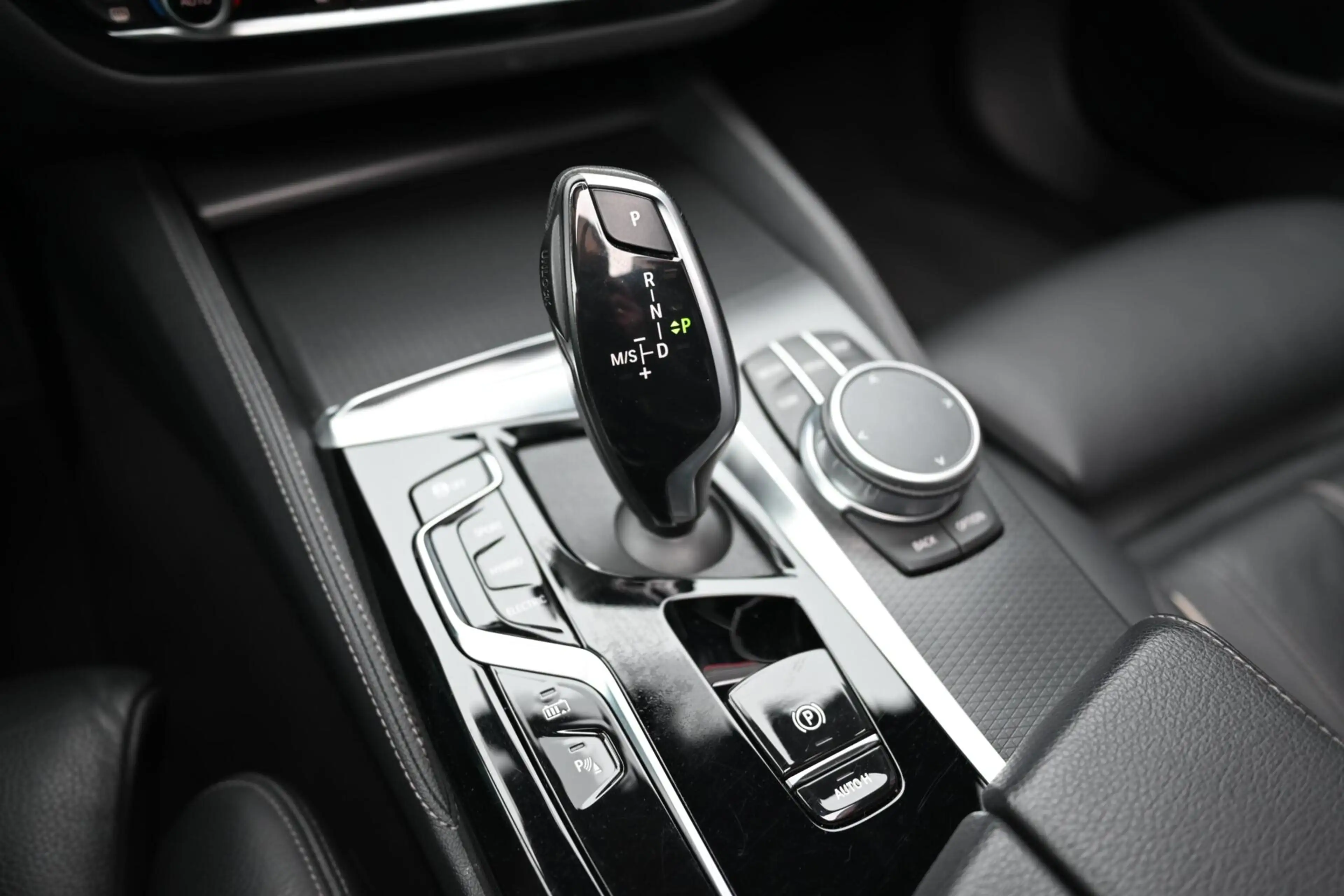BMW 530 5-serie Touring 530e xDrive M-Sport | Pano | 20'' — photo 11