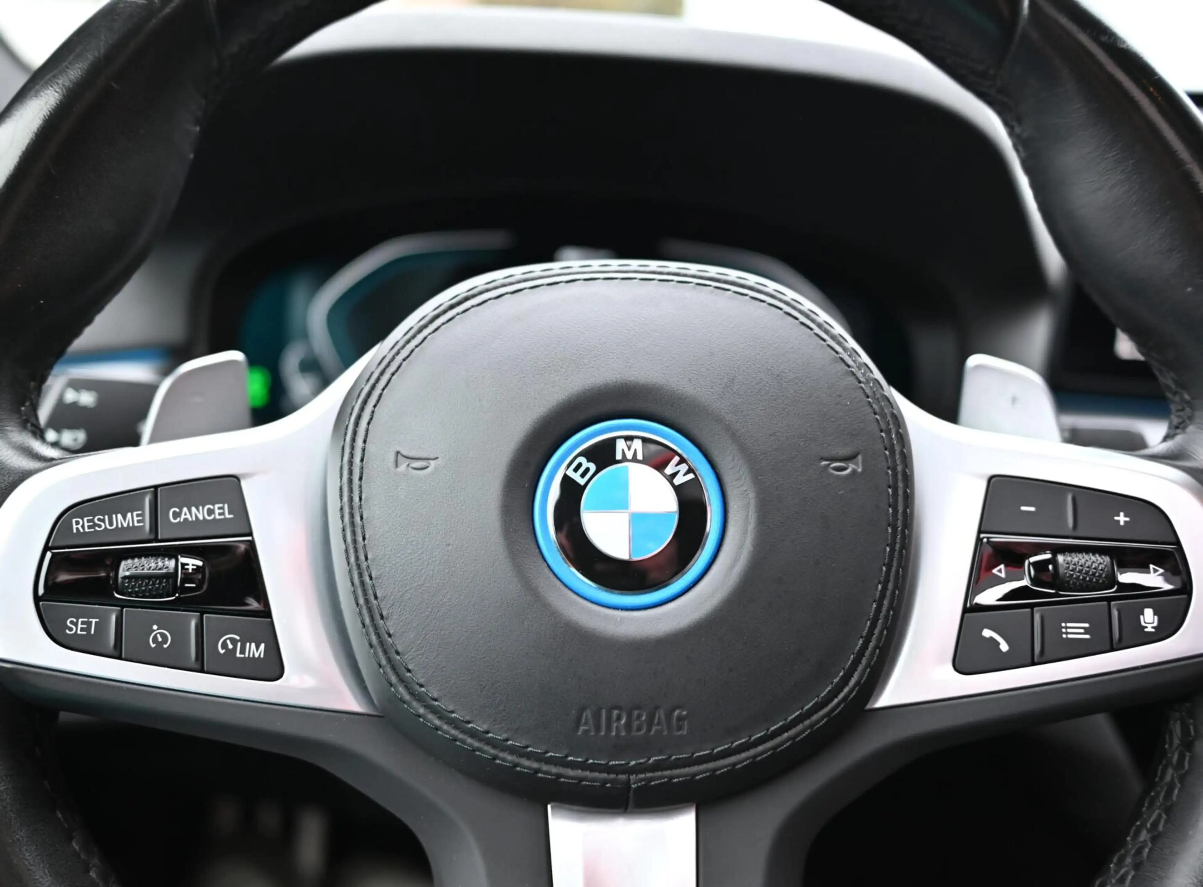 BMW 530 5-serie Touring 530e xDrive M-Sport | Pano | 20'' — photo 43