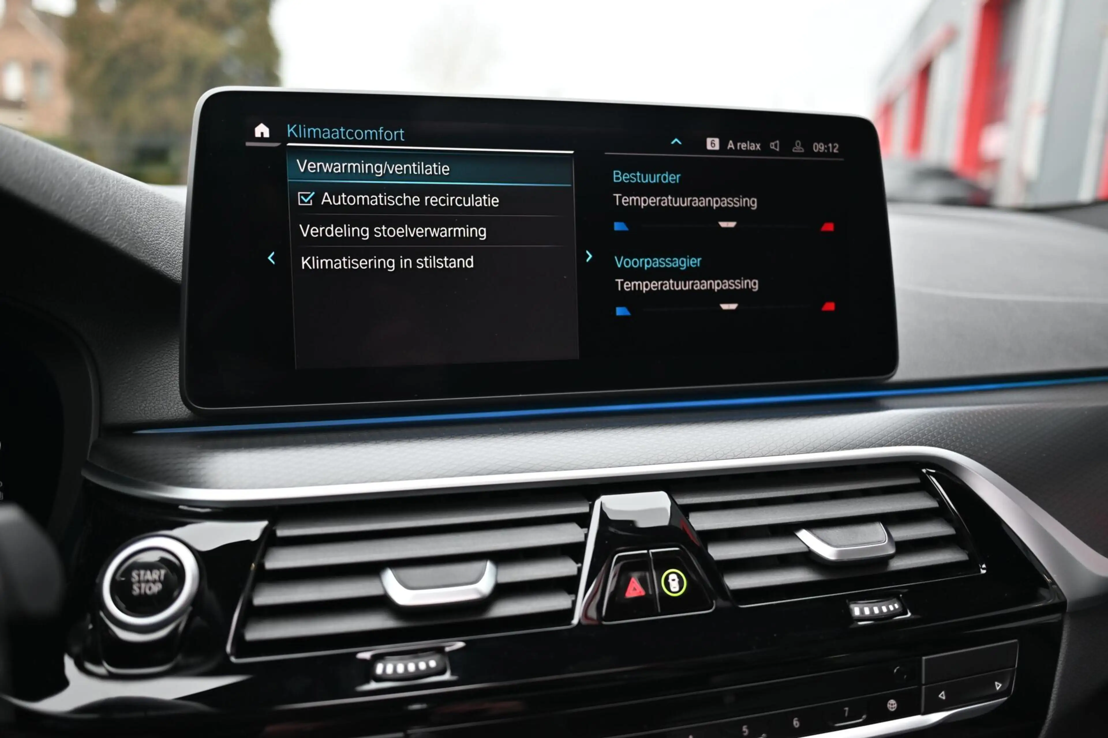 BMW 530 5-serie Touring 530e xDrive M-Sport | Pano | 20'' — photo 36