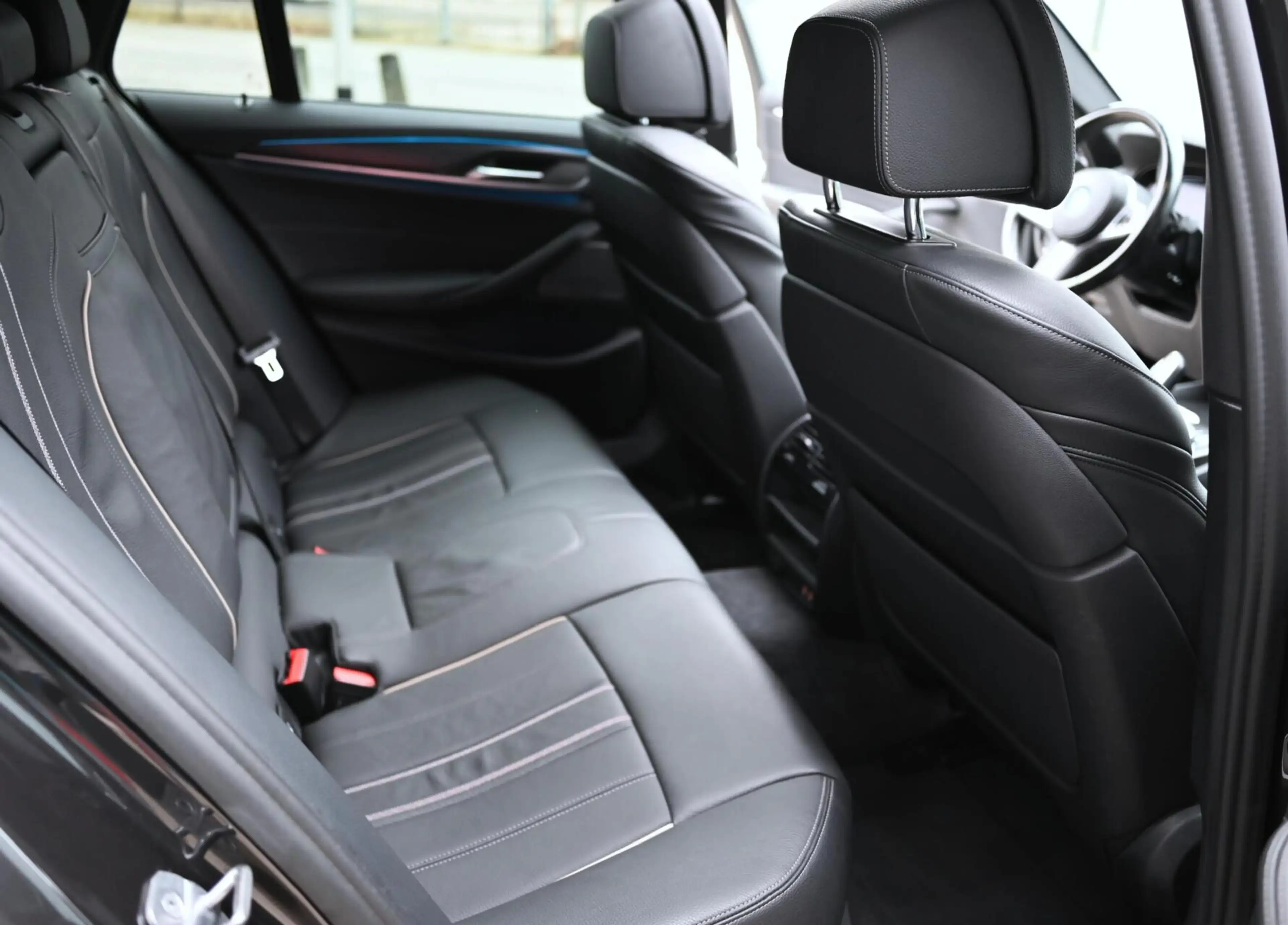BMW 530 5-serie Touring 530e xDrive M-Sport | Pano | 20'' — photo 23