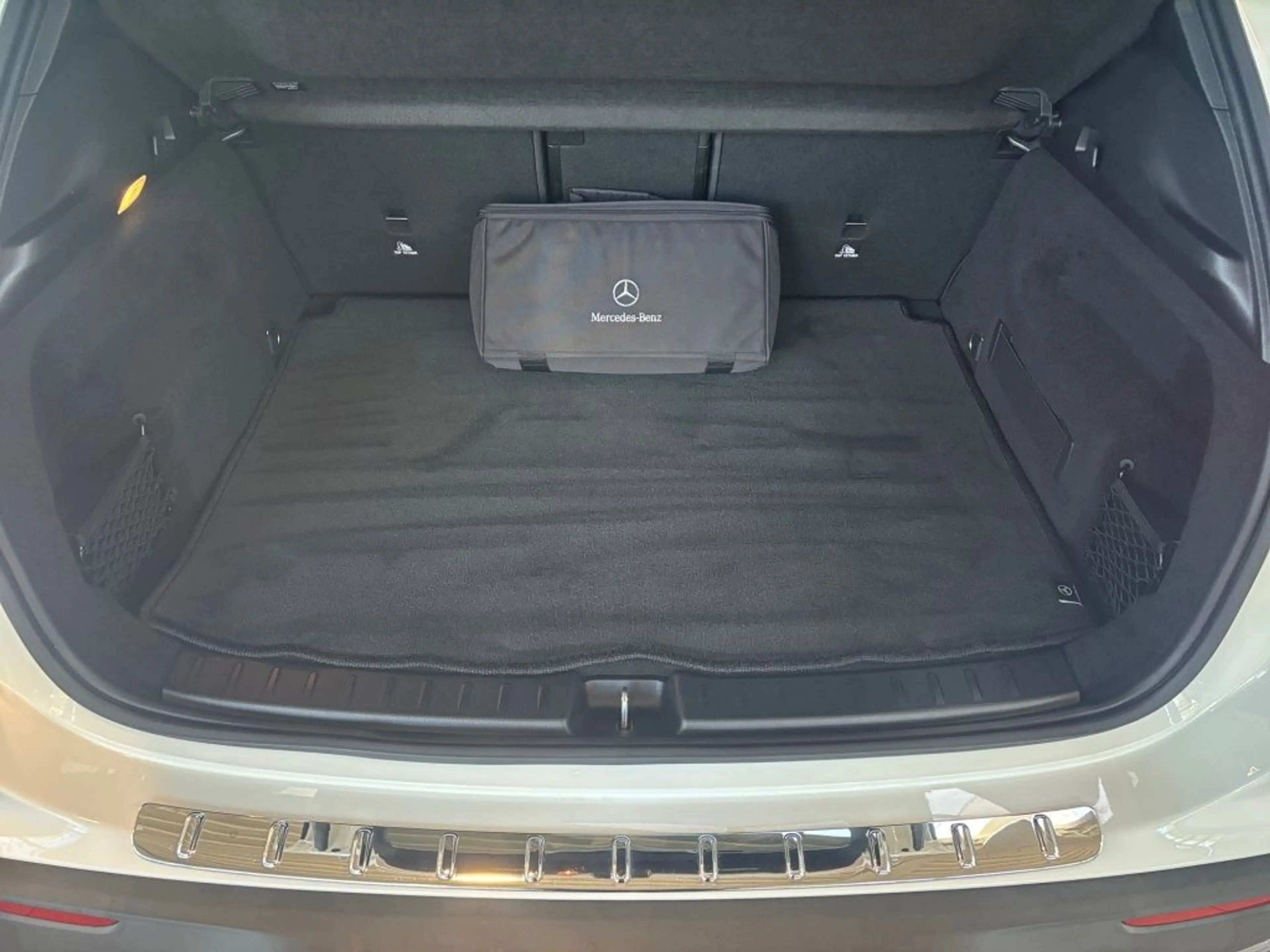 Mercedes-Benz EQA 250 AHK+SHZ+MBUX+AMBIENTE+CARPLAY+KAMERA — photo 10