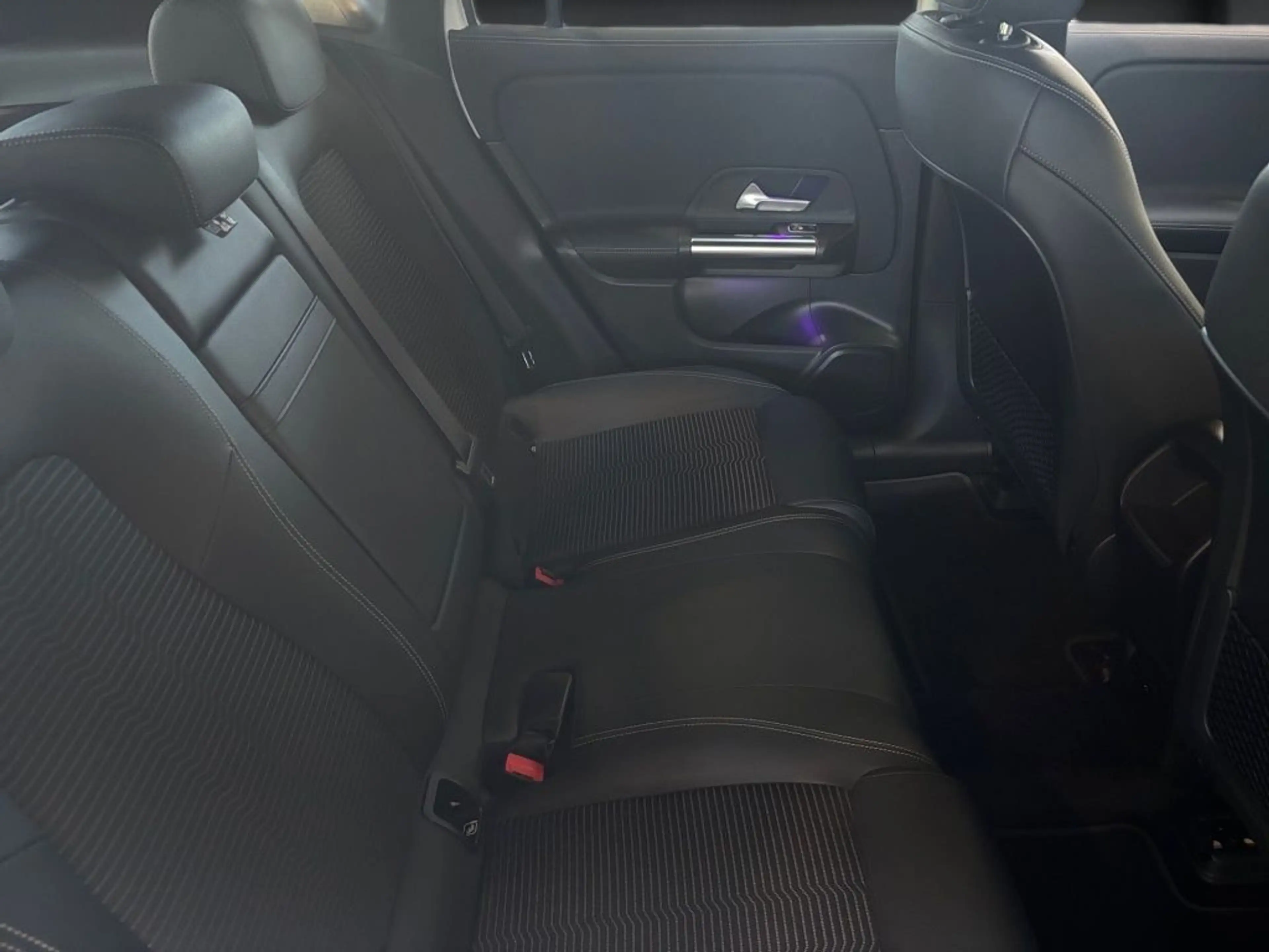 Mercedes-Benz EQA 250 AHK+SHZ+MBUX+AMBIENTE+CARPLAY+KAMERA — photo 14