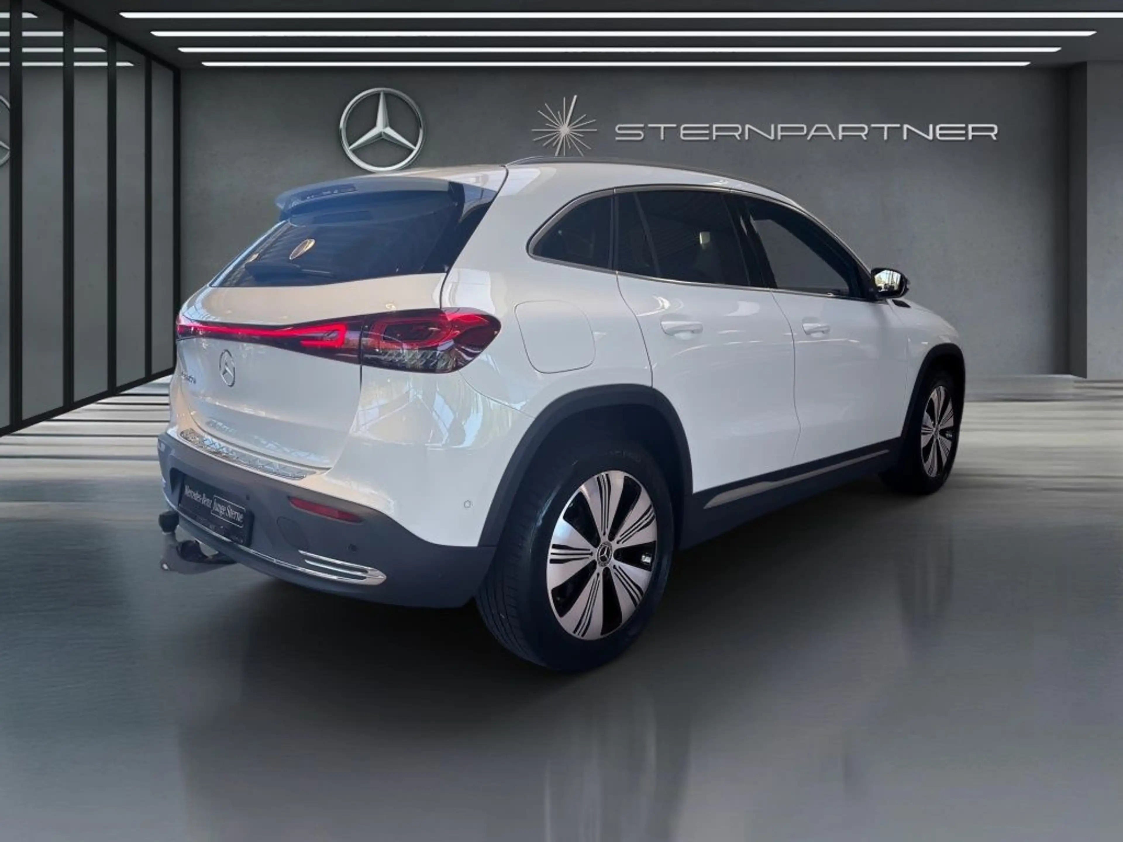 Mercedes-Benz EQA 250 AHK+SHZ+MBUX+AMBIENTE+CARPLAY+KAMERA — photo 13