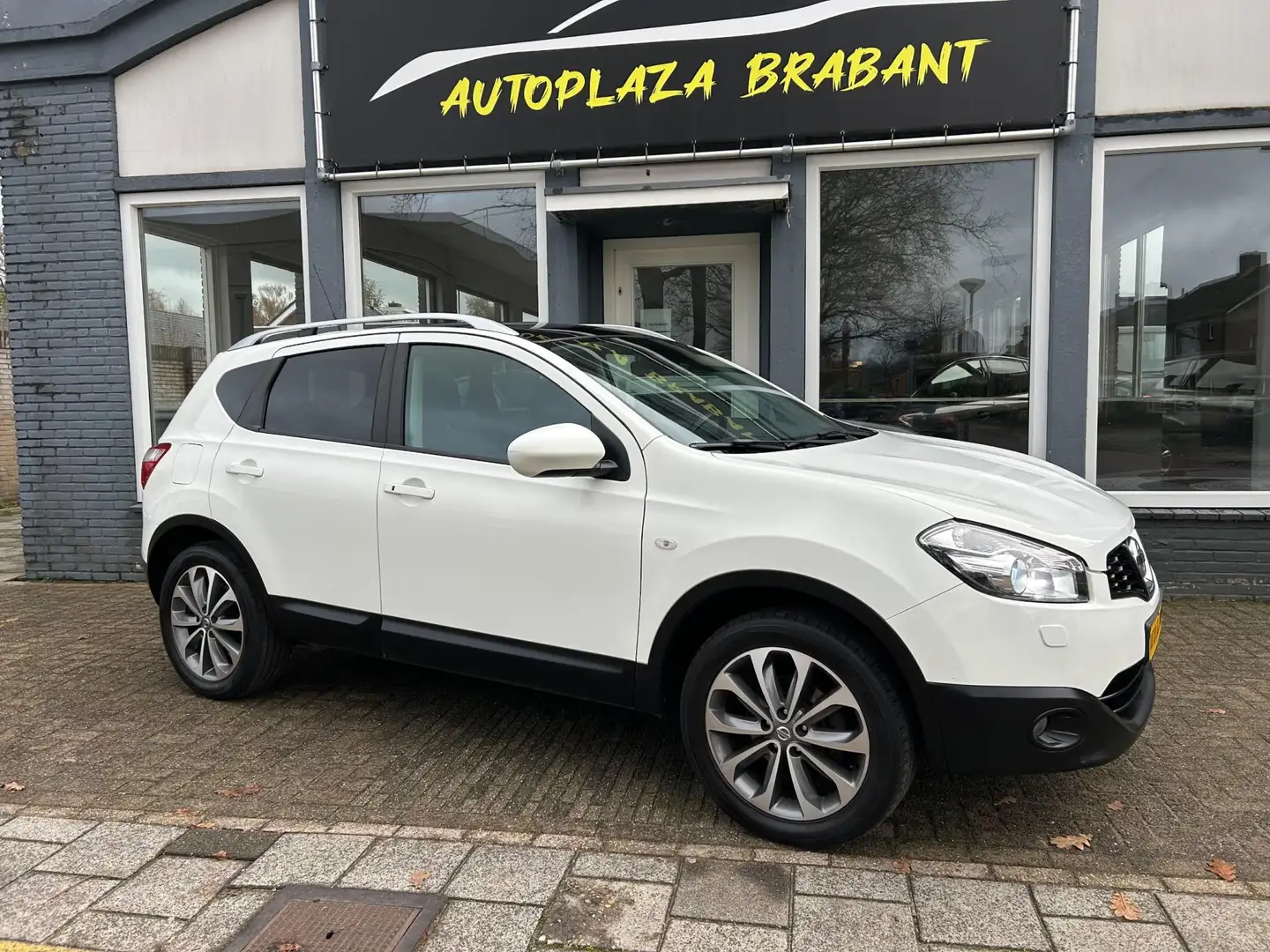 Nissan Qashqai 2.0 Tekna / NAVI / PANODAK / LEDER / XENON Wit - 2
