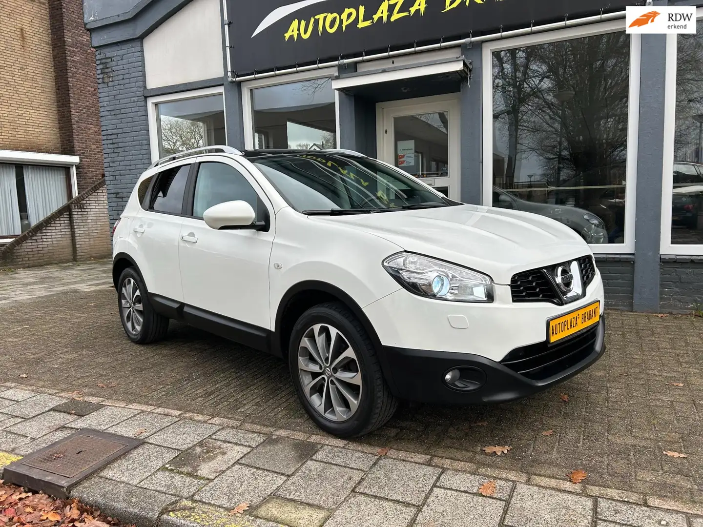 Nissan Qashqai 2.0 Tekna / NAVI / PANODAK / LEDER / XENON Wit - 1