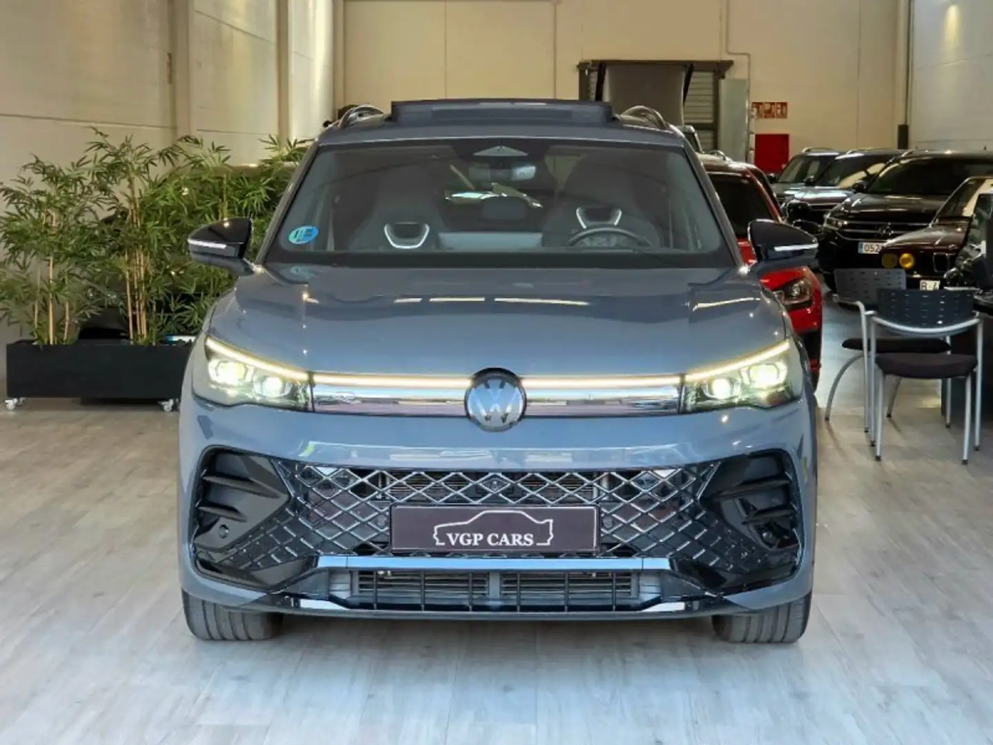 Volkswagen Tiguan 1.5 eTSI 150 48V R-Line 5p DSG7 Gris - 2