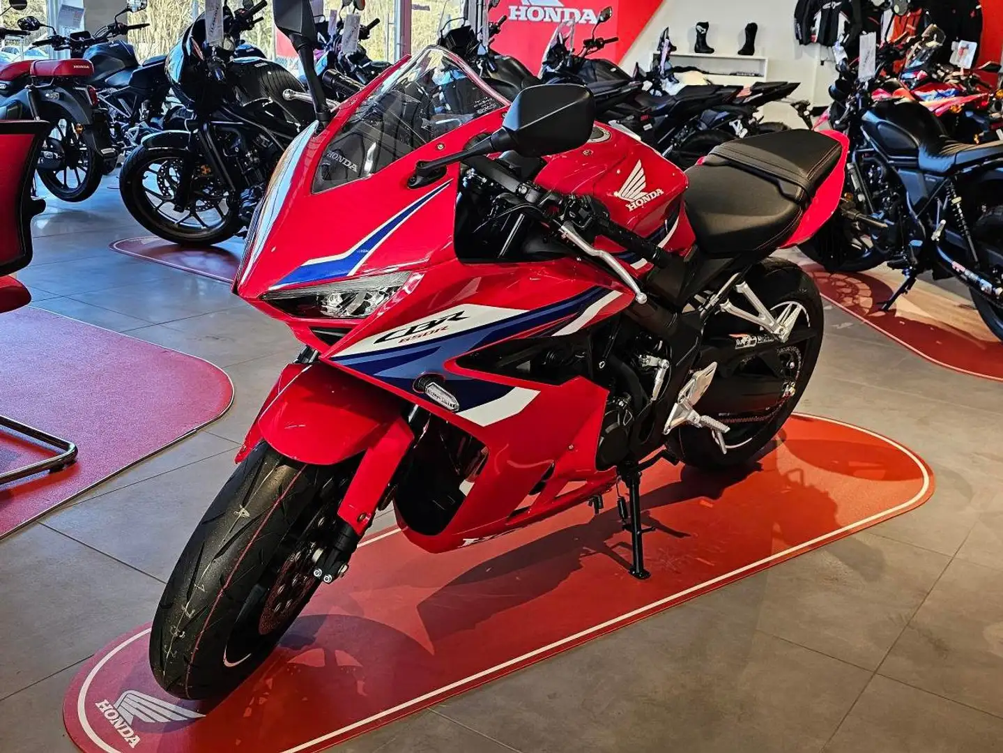 Honda CBR 650 R e-clutch Vorführfahrzeug EZ 01/25 Rot - 1