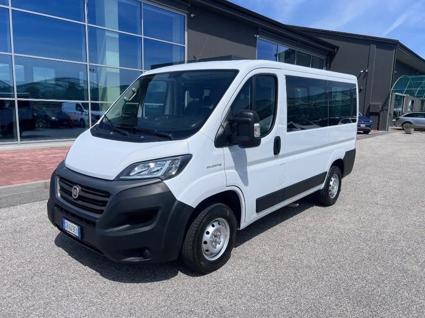 Fiat Ducato 30 2.3 MJT 140CV PC-TN Panorama 9 Posti Blanc - 1