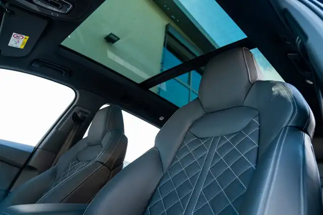Audi Q7 view 13