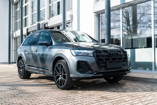Audi Q7 view 3