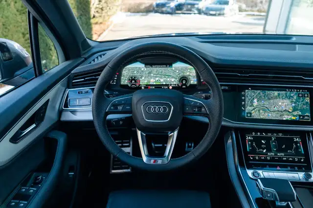 Audi Q7 view 14