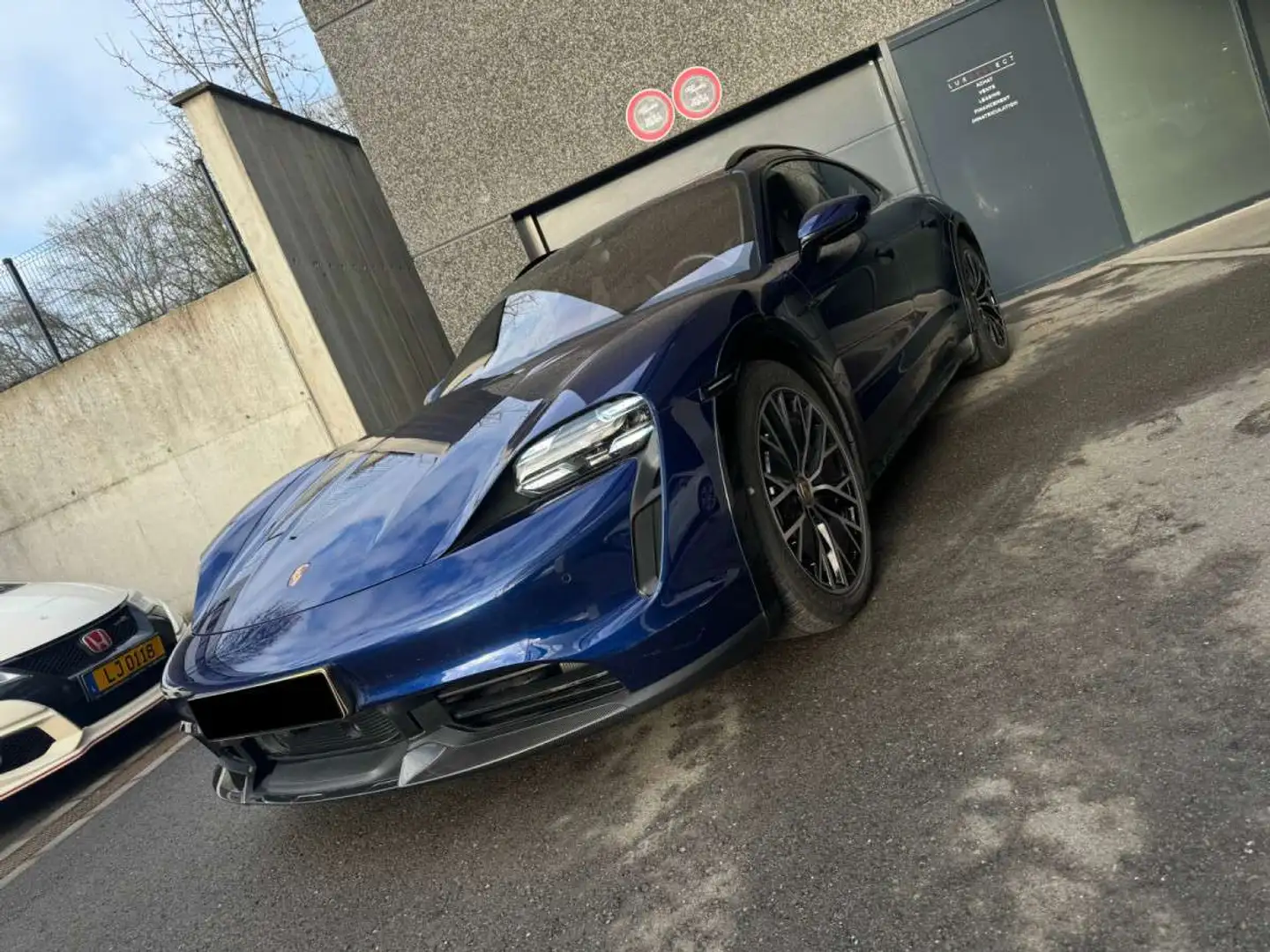 Porsche Taycan Turbo S Cross Turismo Bleu - 1