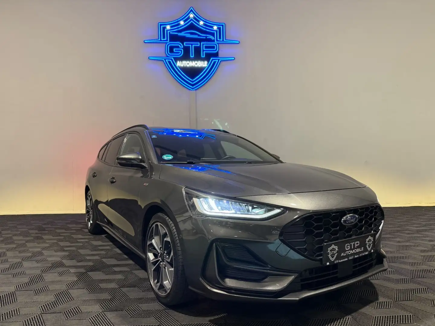 Ford Focus Turnier ST-Line Style Grau - 2