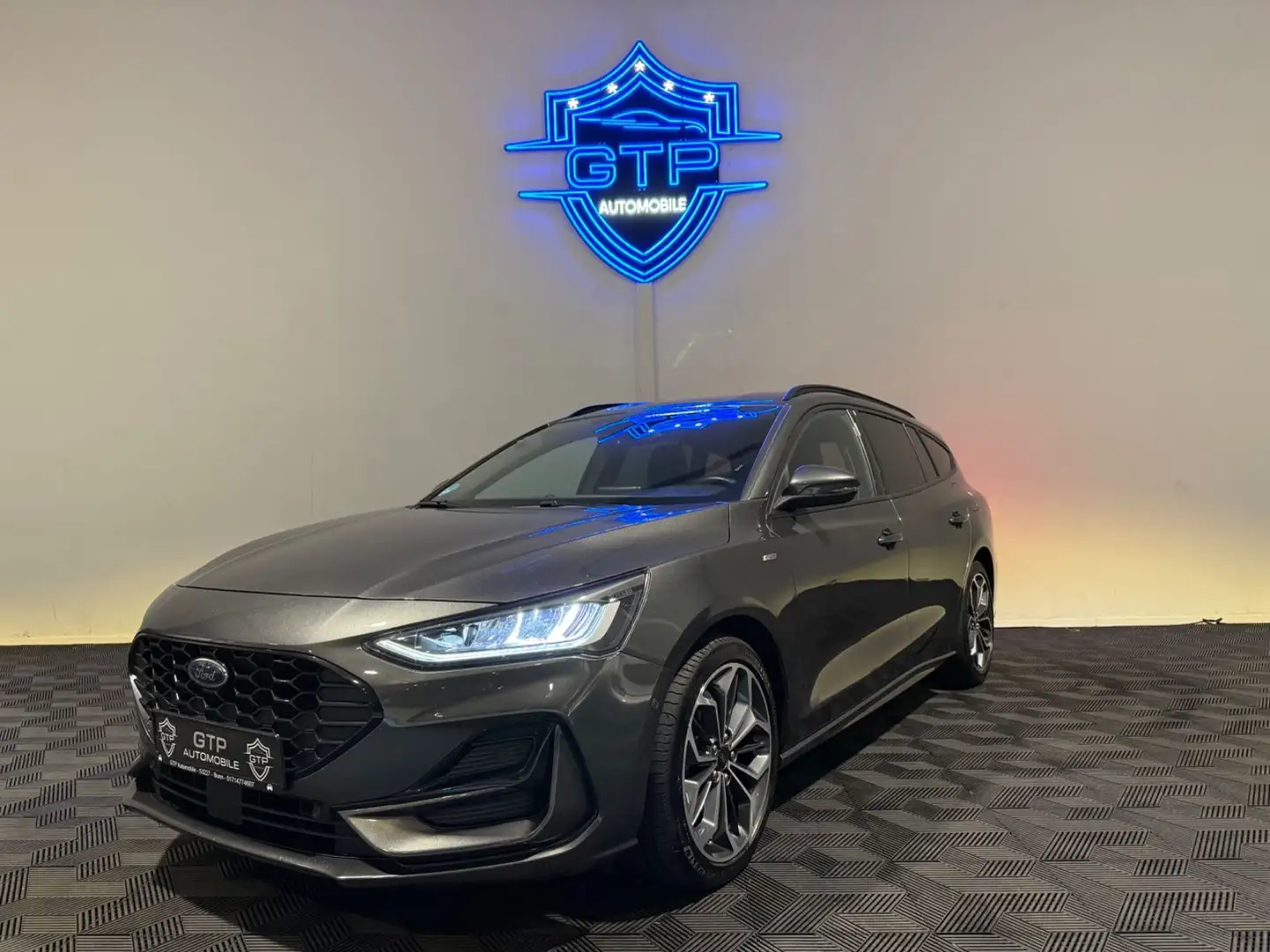 Ford Focus Turnier ST-Line Style Grau - 1