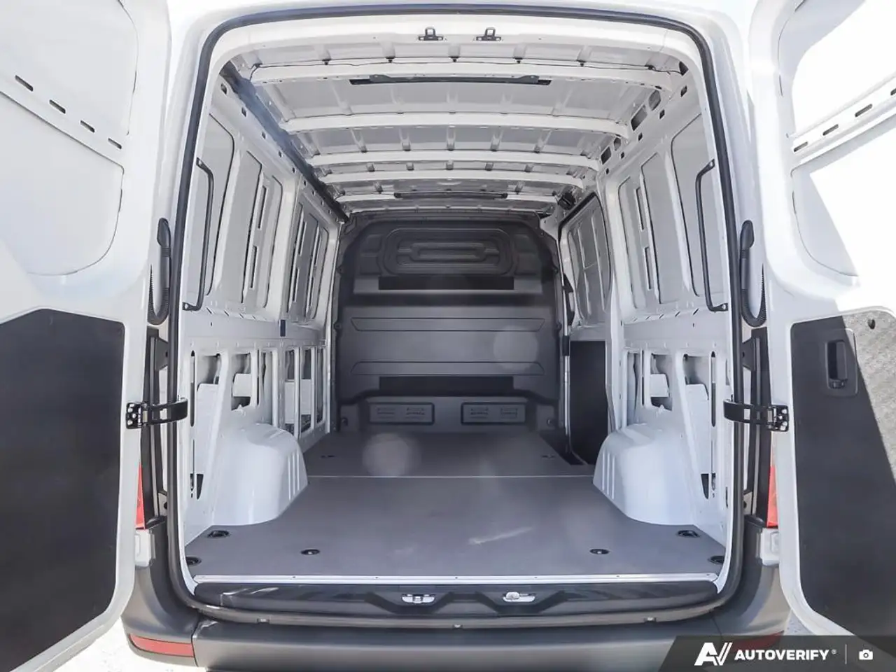 Mercedes-Benz Sprinter снимка Mercedes-Benz Sprinter