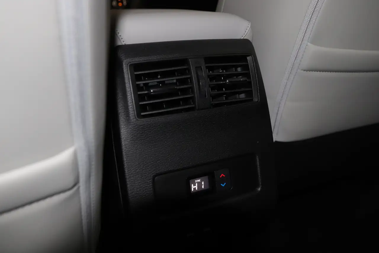 Mitsubishi Outlander снимка Mitsubishi Outlander