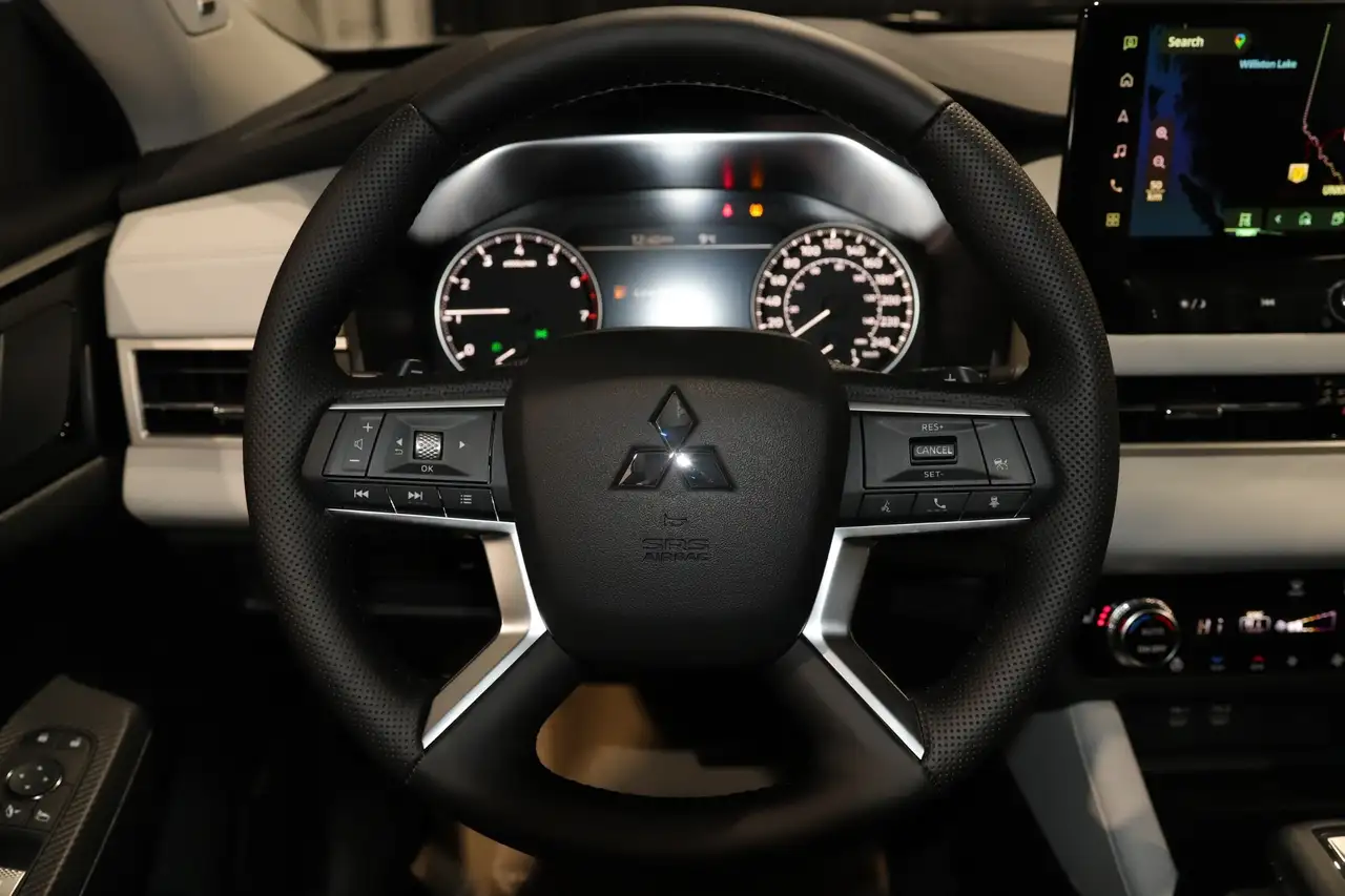 Mitsubishi Outlander снимка Mitsubishi Outlander