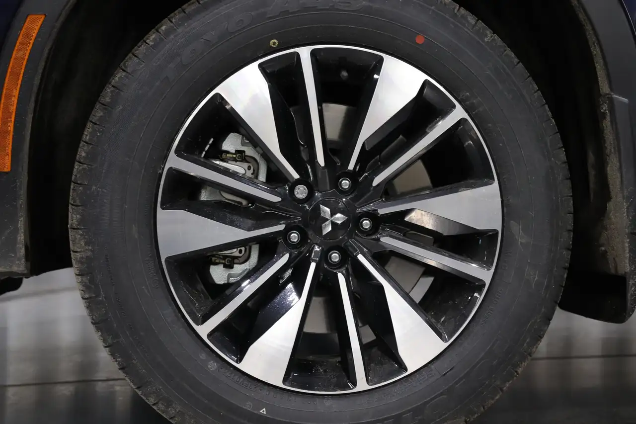 Mitsubishi Outlander снимка Mitsubishi Outlander