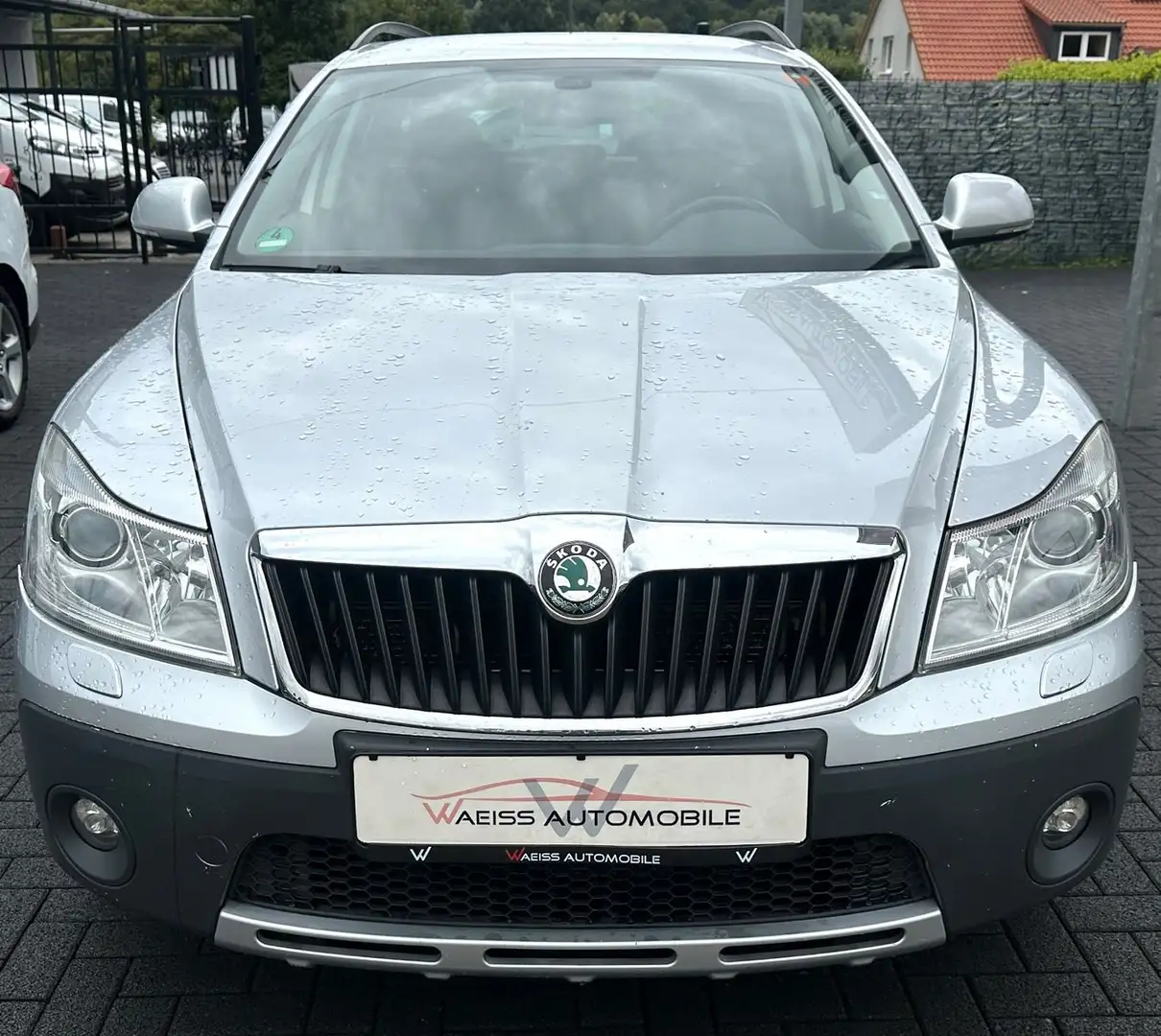 Skoda Octavia 2.0 TDI Combi Scout 4X4 Xenon|Klima Silber - 2
