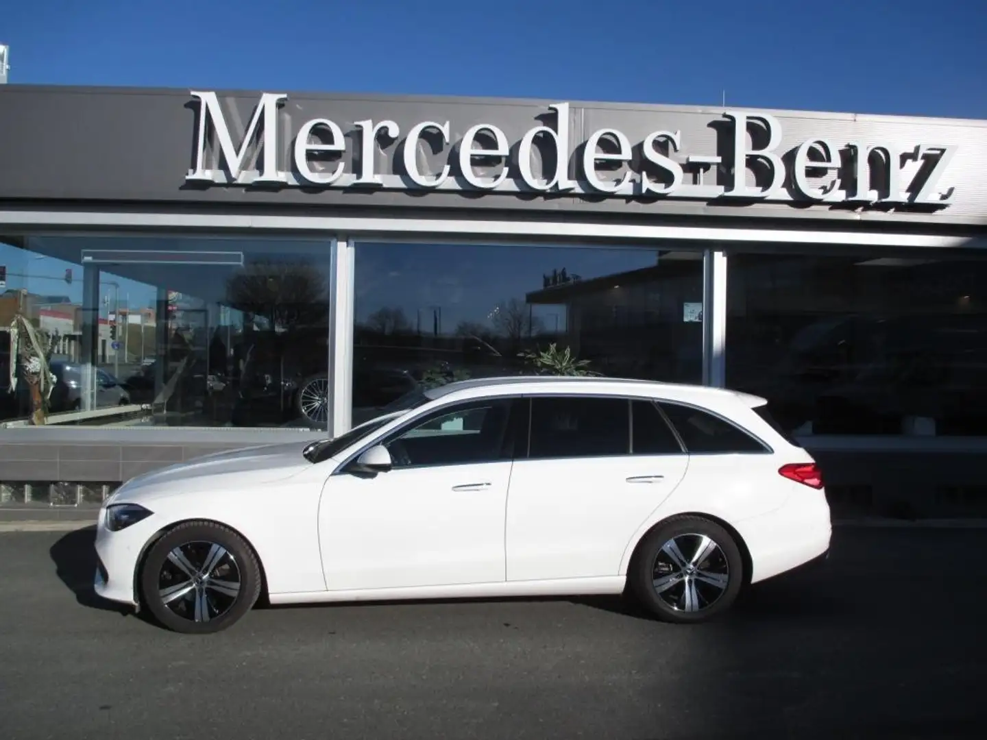 Mercedes-Benz C 220 d 4MATIC T-Modell Avantgarde Bílá - 2