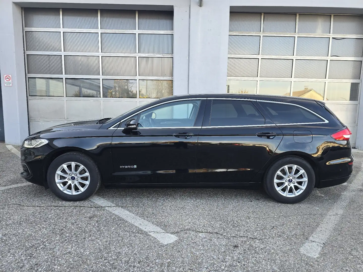 Ford Mondeo Hybrid-Benzin 2.0 Titanium/Kamera/Anhängerk. Schwarz - 2