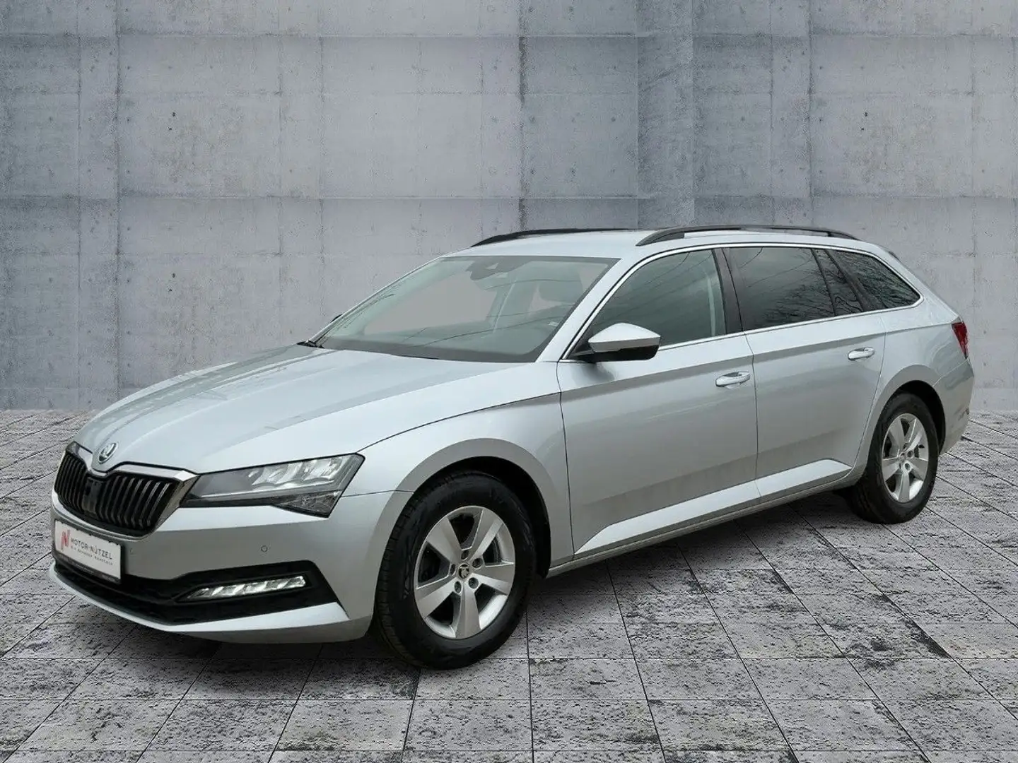 Skoda Superb Combi 1.5 TSI AMBITION LED+NAVI+AHK+SHZ Zilver - 2
