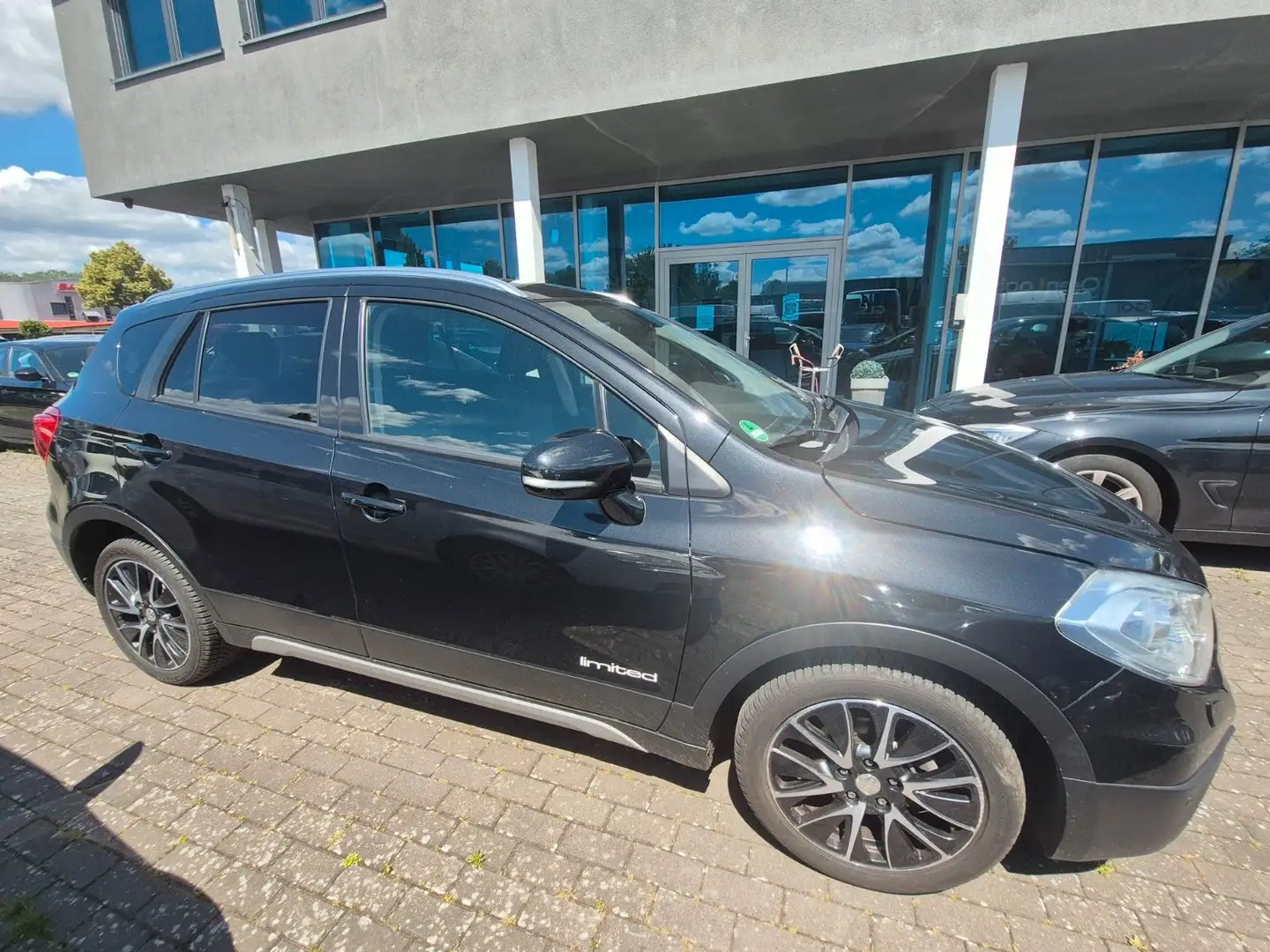 Suzuki SX4 S-Cross Limited crna - 2
