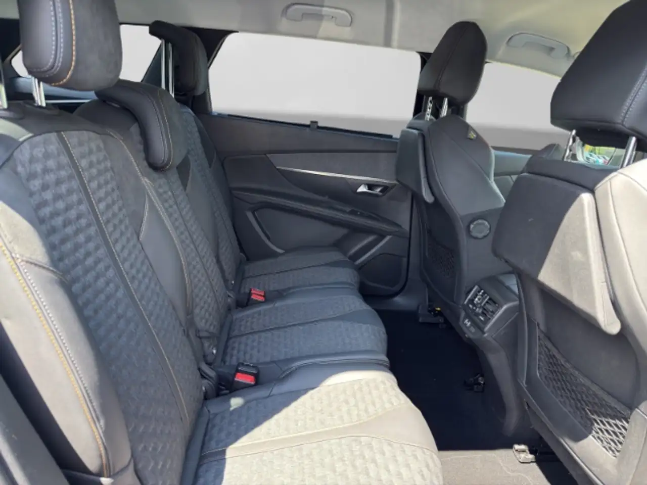 Peugeot 5008 Roadtrip 2.0 BlueHDi 180 FAP NAVI+LED+AHK+360°+SIT 16