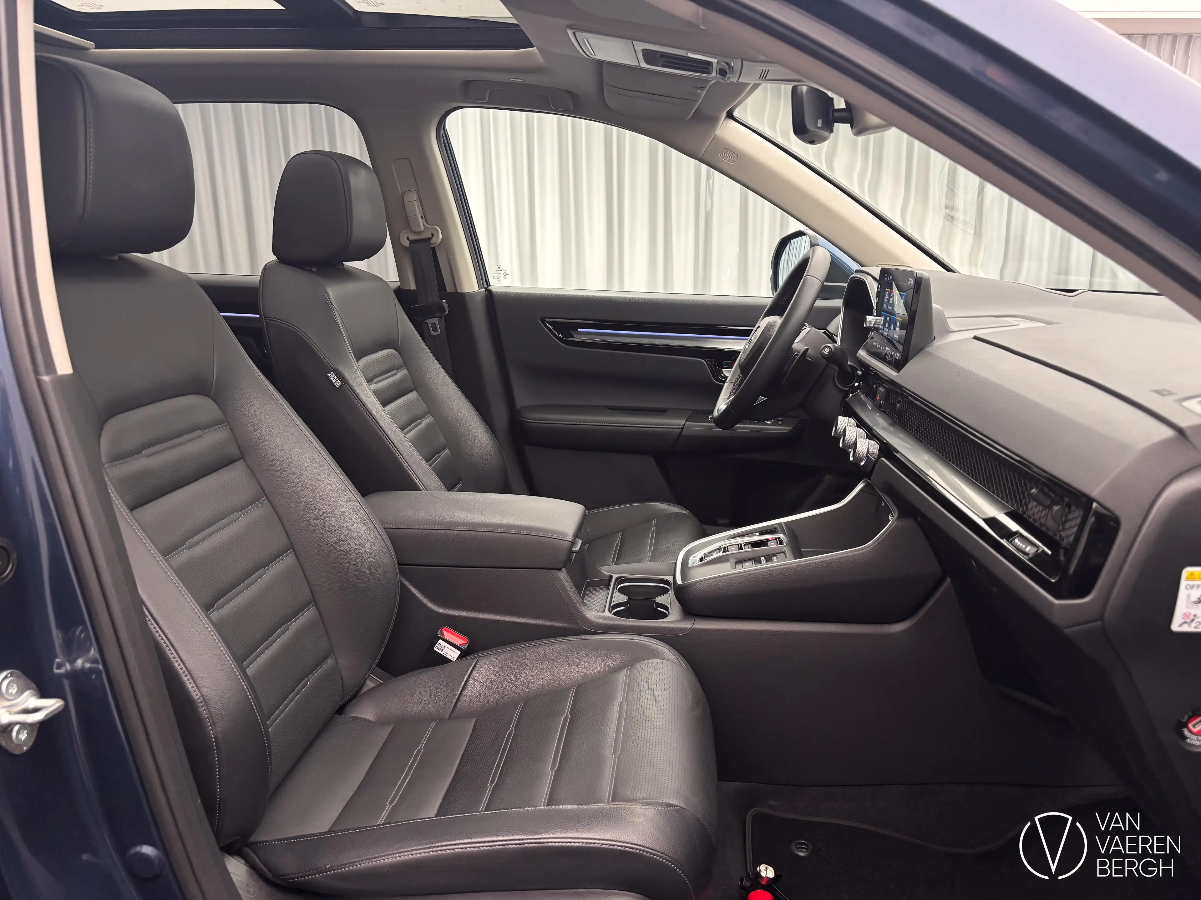Honda CR-V AWD e-HEV / ADVANCE / HYBRID — photo 3