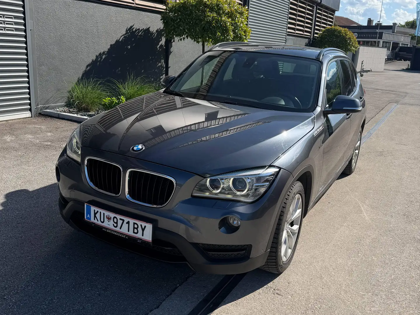 BMW X1 X1 xDrive18d Österreich-Paket Aut. Österreich-Paket Grau - 1