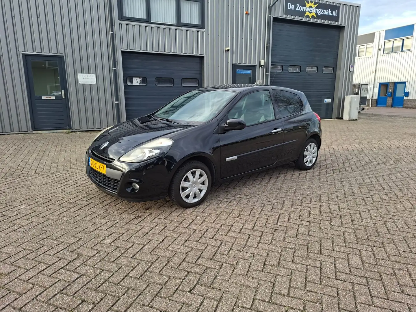 Renault Clio Clio 1.2 Authentique Zwart - 1