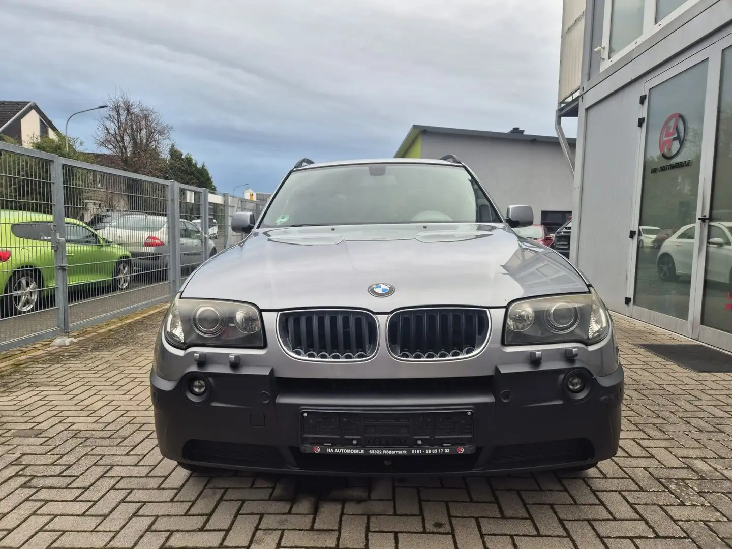 BMW X3 3.0i Grau - 2