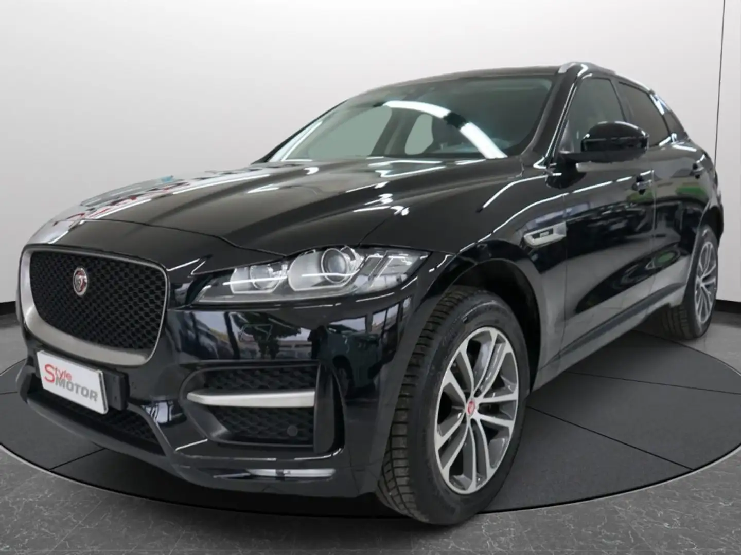 Jaguar F-Pace 2.0 D 180 CV AWD R-Sport  Certificata Uniprop. Nero - 2