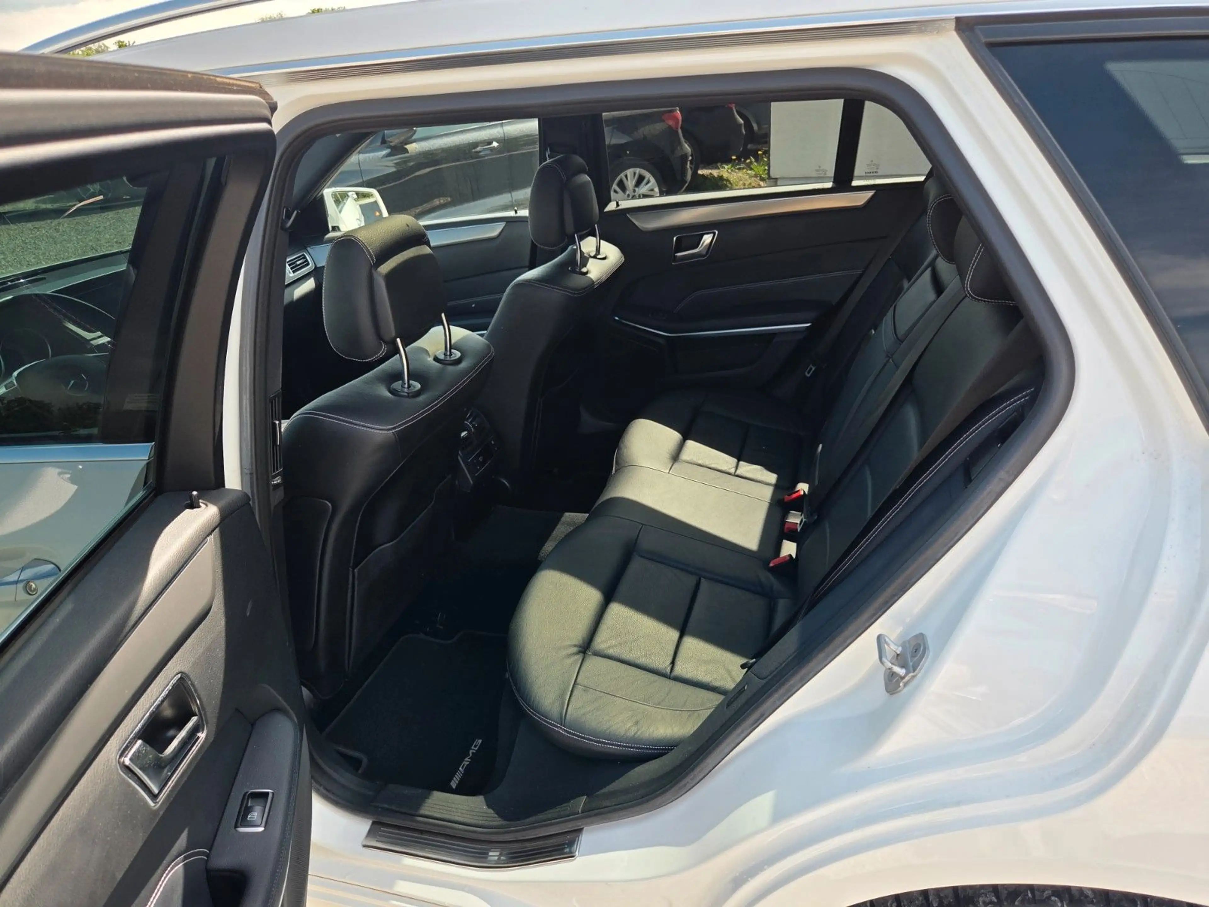 Mercedes-Benz E 300 T AMG LINE AHK*Pano*ACC*LED*LEDER*uvm — photo 29