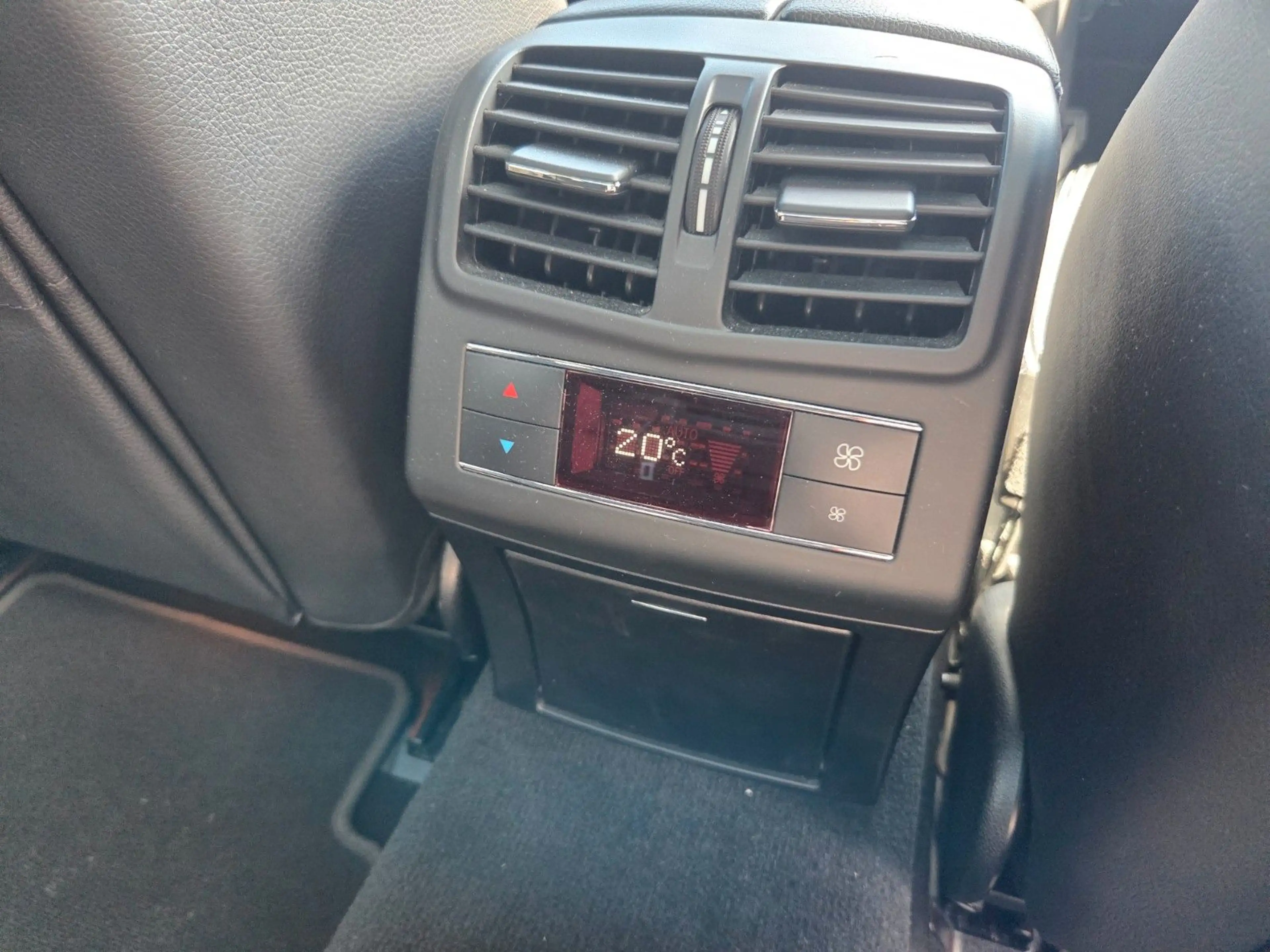 Mercedes-Benz E 300 T AMG LINE AHK*Pano*ACC*LED*LEDER*uvm — photo 31
