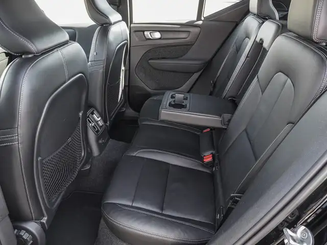 Volvo XC40 view 15