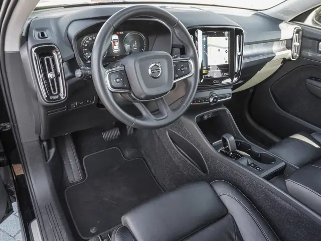 Volvo XC40 view 9