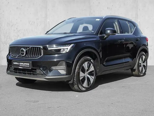 Volvo XC40 view 2