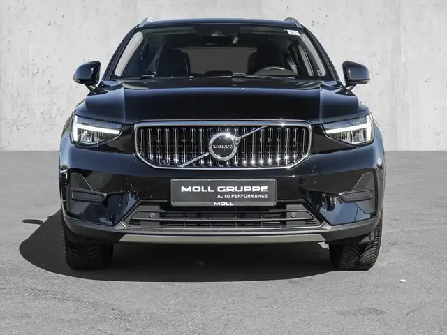 Volvo XC40 view 3