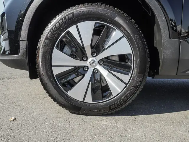 Volvo XC40 view 7