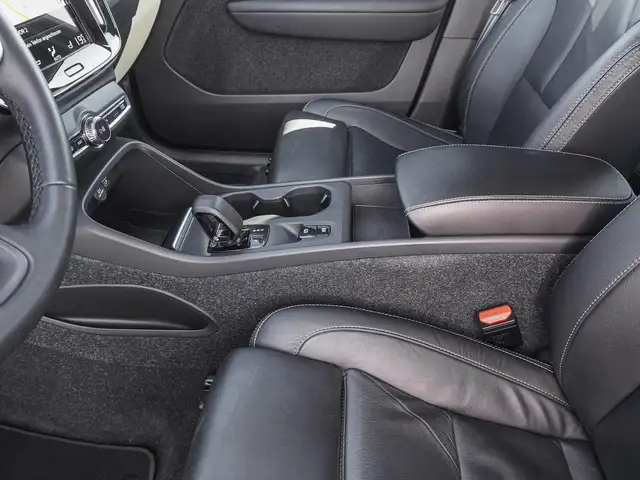 Volvo XC40 view 14