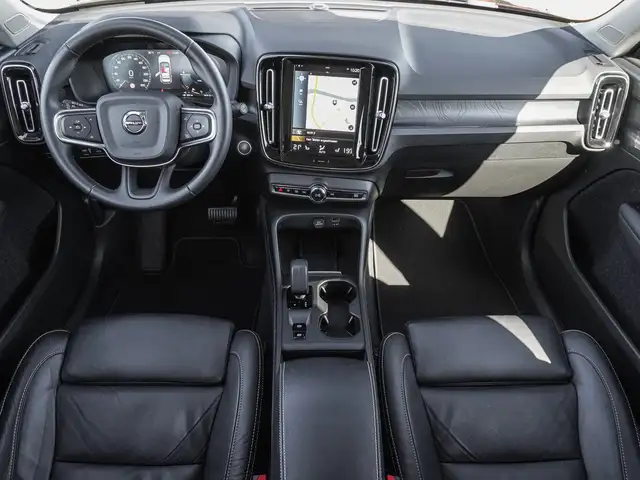 Volvo XC40 view 10