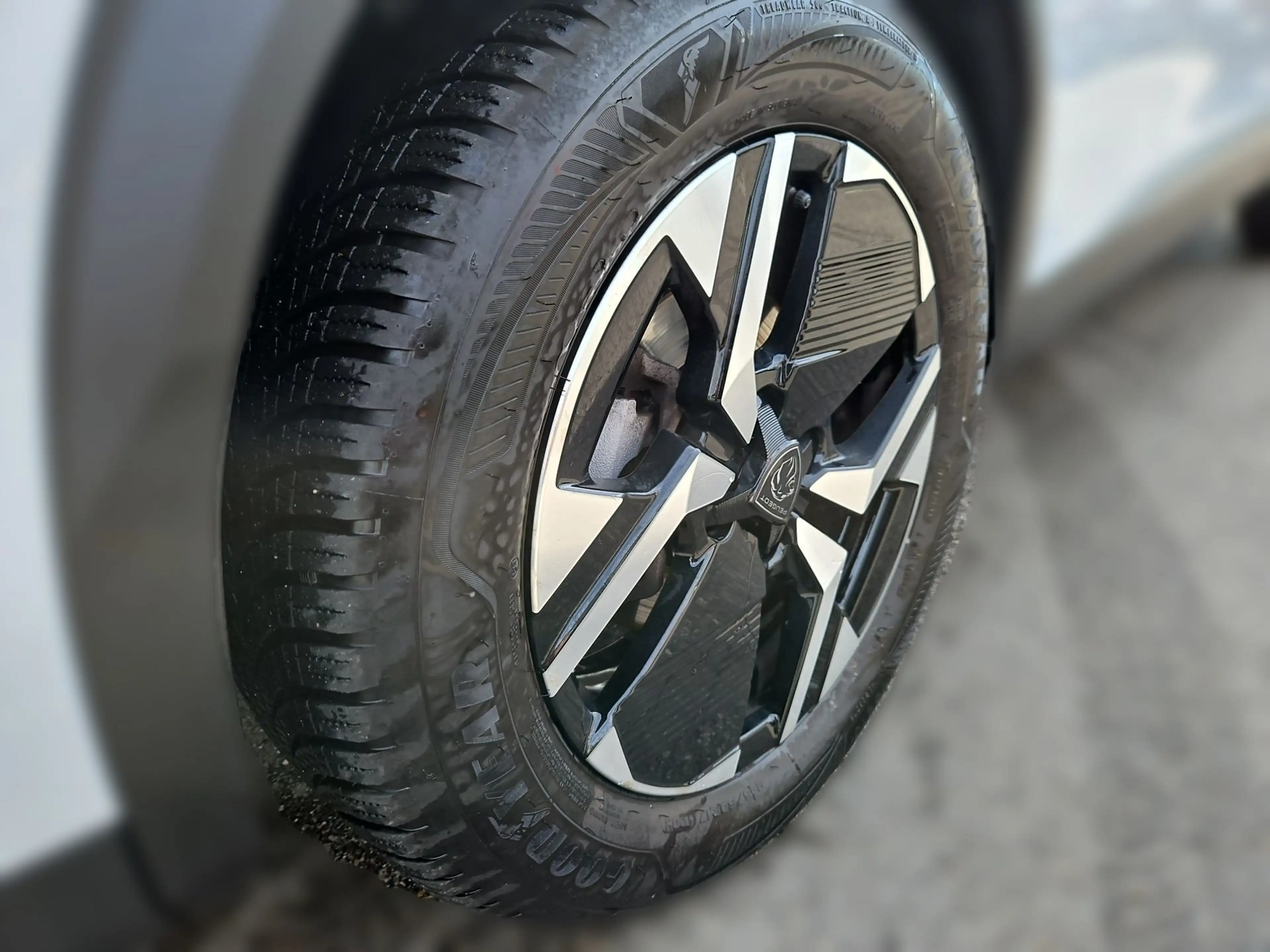 Peugeot 2008 1.2 PureTech 130 GT ACC KeyLess LED Navi — photo 4