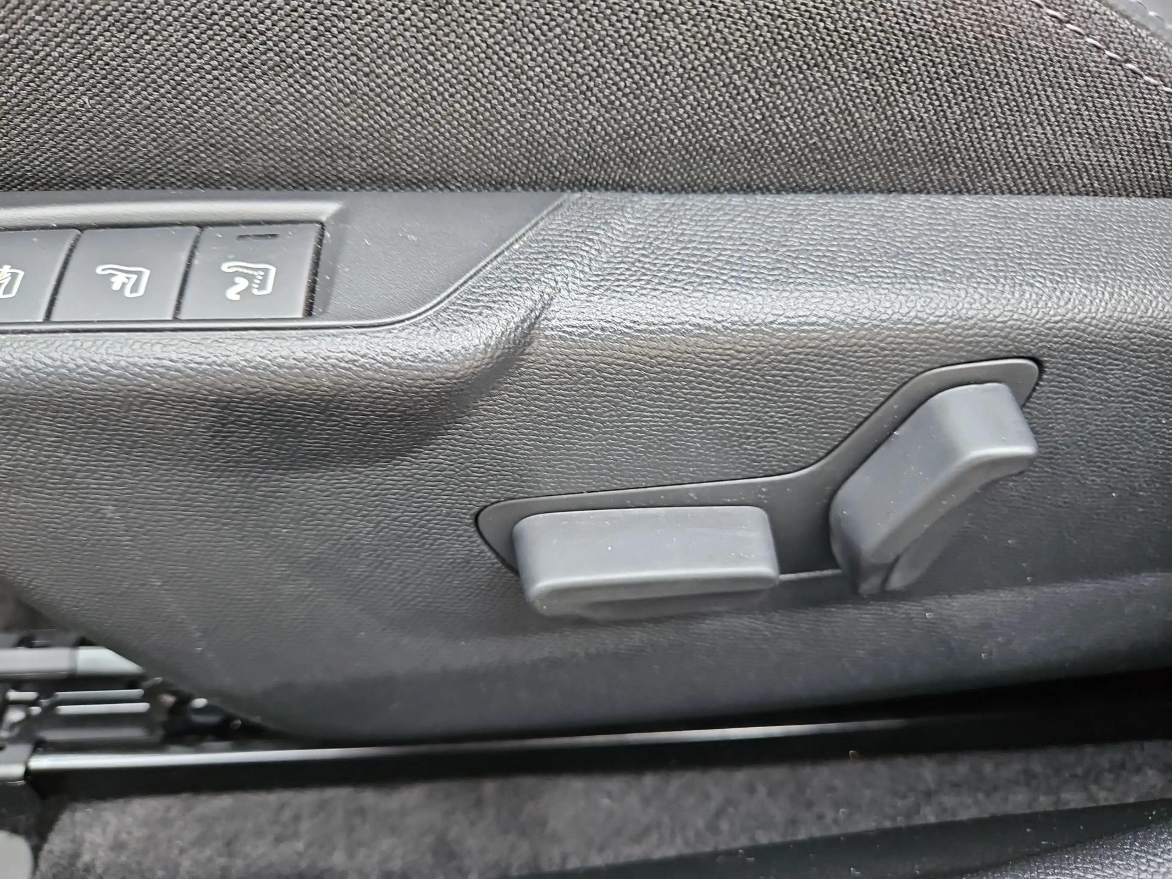 Peugeot 2008 1.2 PureTech 130 GT ACC KeyLess LED Navi — photo 7