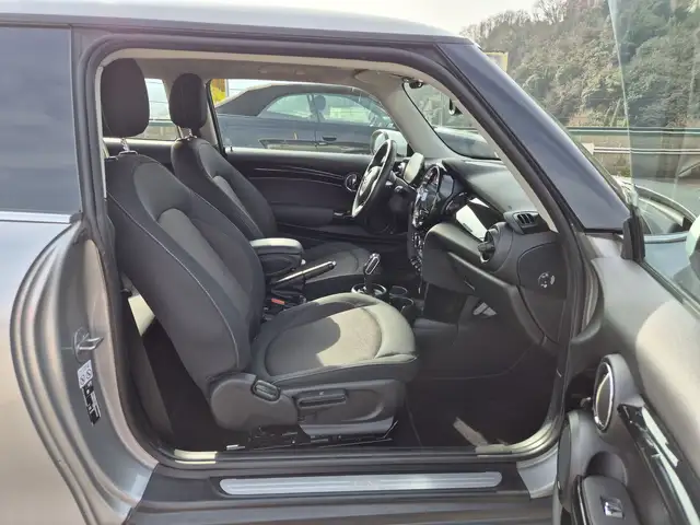 Mini Cooper Cooper view 9
