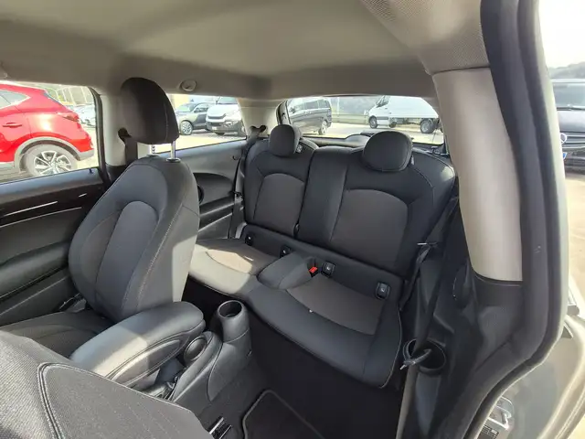 Mini Cooper Cooper view 7