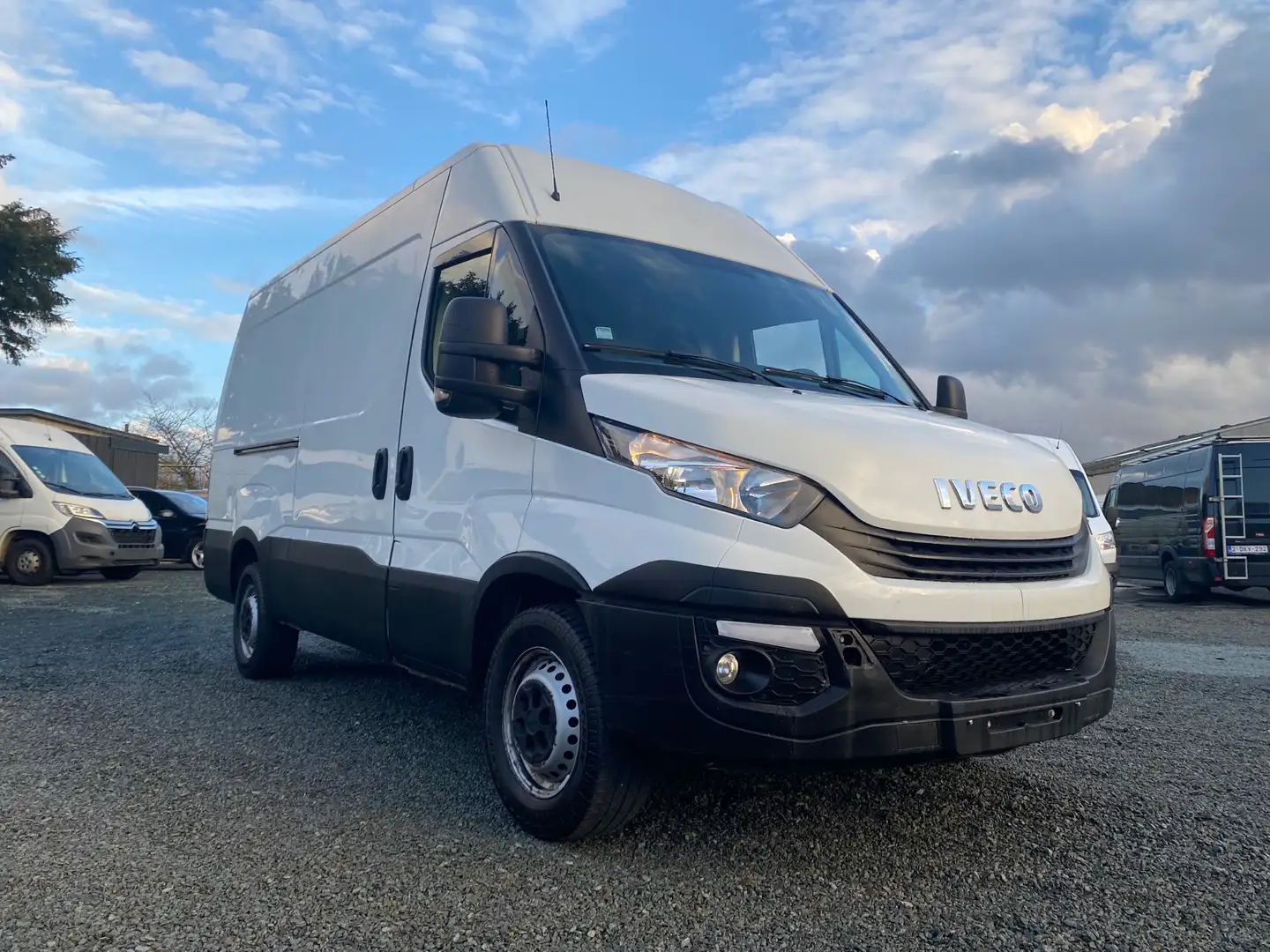 Iveco Daily 35S16 Blanc - 1