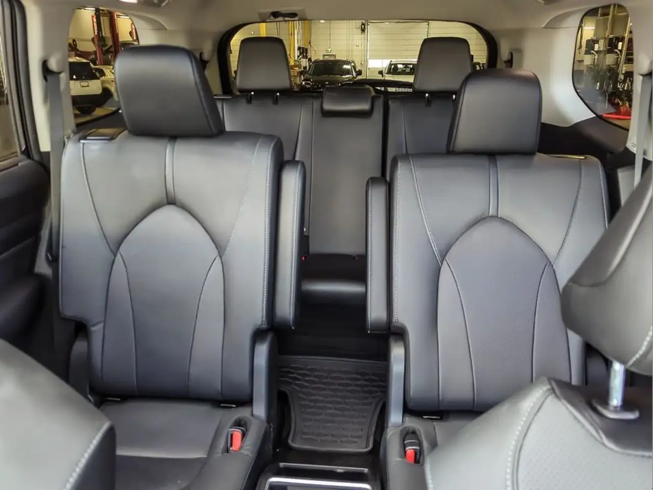 Toyota Grand Highlander снимка Toyota Grand Highlander