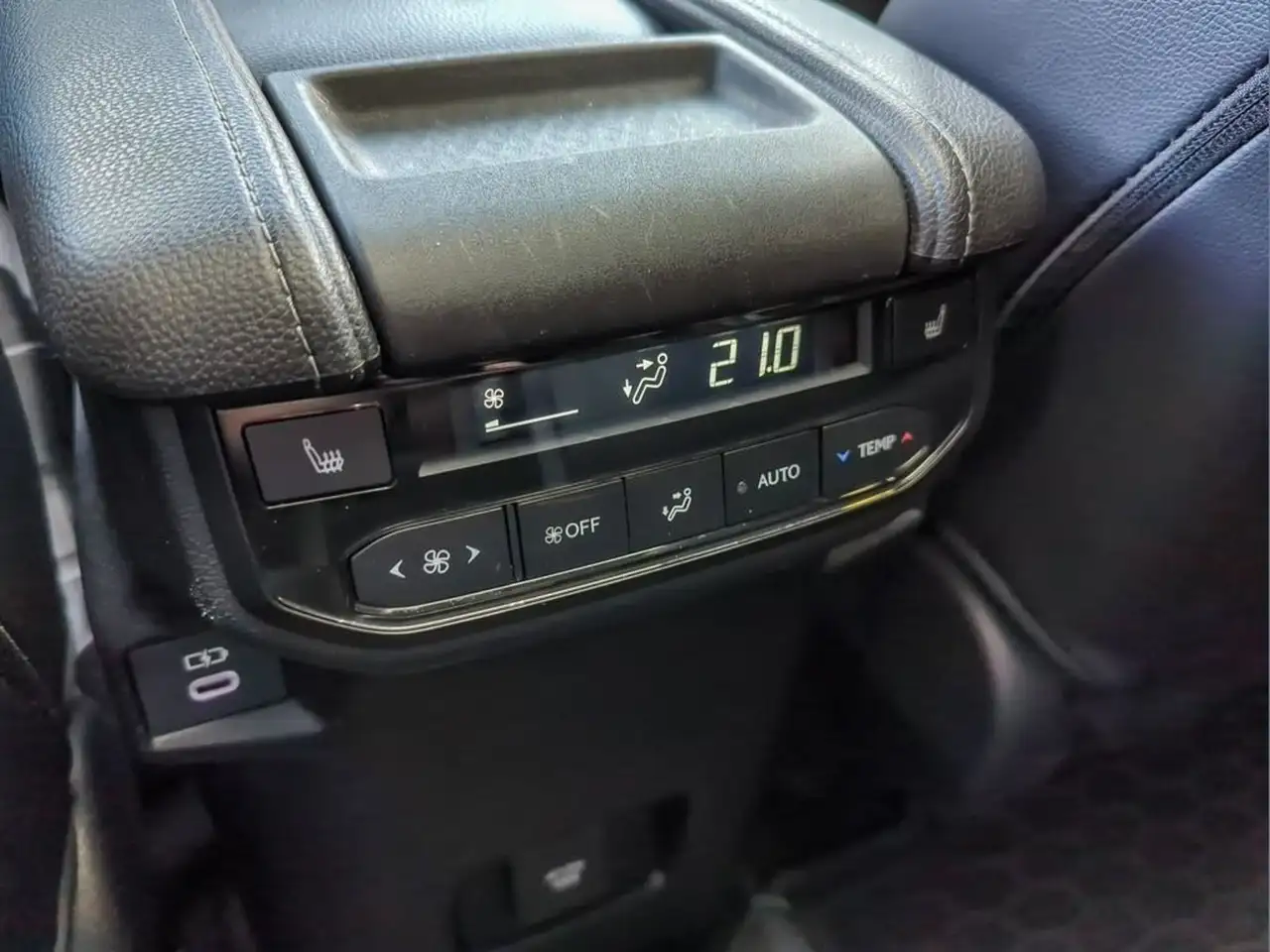 Toyota Grand Highlander снимка Toyota Grand Highlander